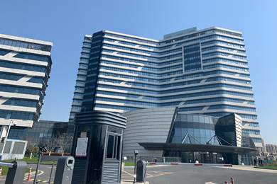 城市街道与高楼大厦描述已自动生成