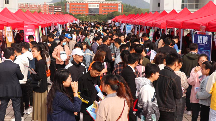 330余家用人单位来安庆师范大学参加秋季毕业生双选会